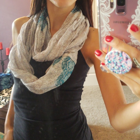 Bundle of 4 Infiniti scarves - Picture 2 of 5